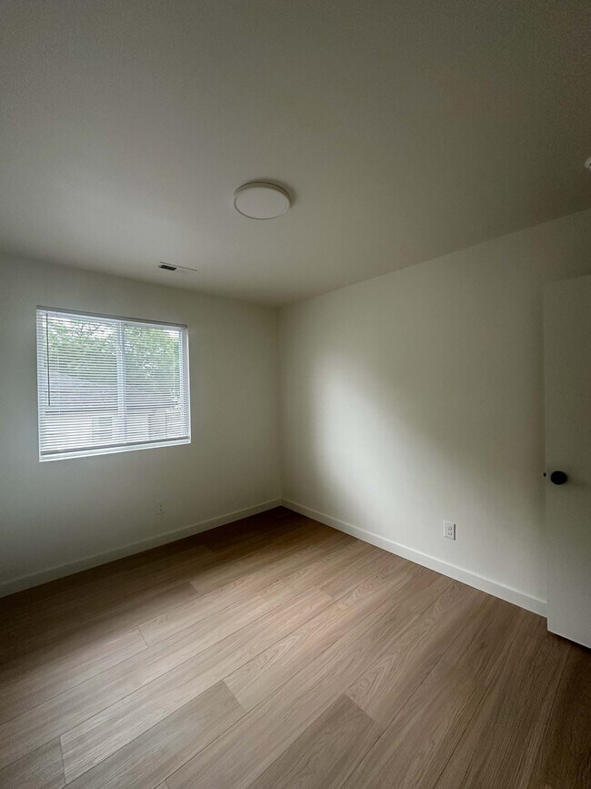 Building Photo - 36 Saxon Heights