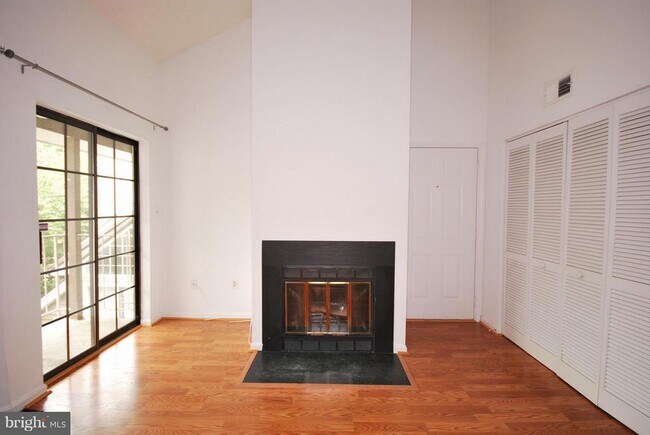 Building Photo - 10825 Amherst Ave