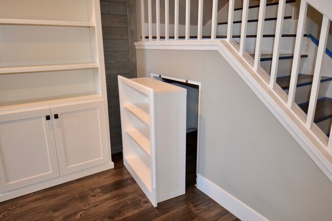 Building Photo - Bankers Hill – 2 BD, 2.5 BA! Two Assigned ...