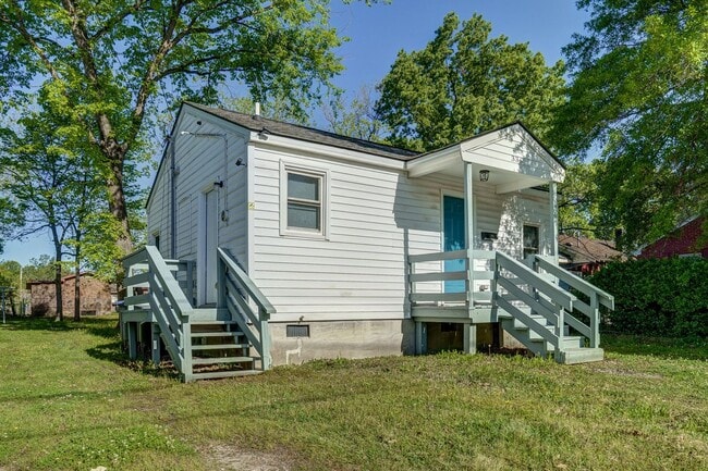 Building Photo - 2 Bedroom House - Coming Soon!