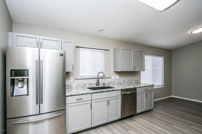 Building Photo - 3948 E Stanford Ave