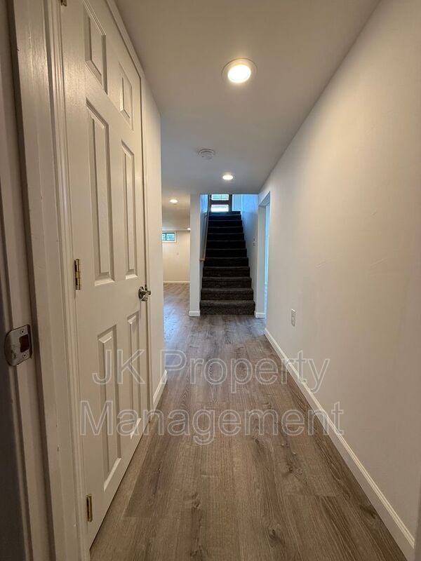 Building Photo - 105 Riverview Dr W