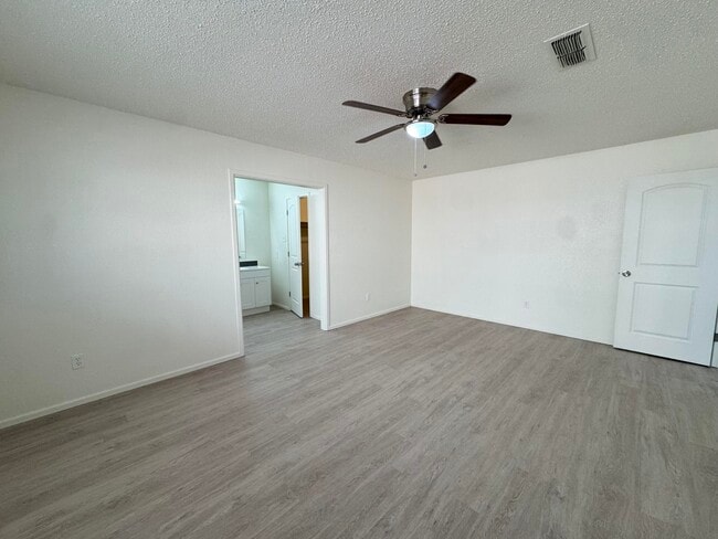 Building Photo - 7825 Vernon Ave