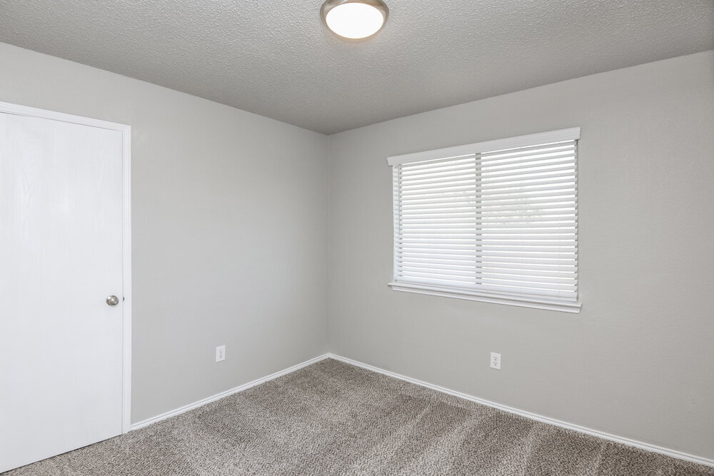 Building Photo - 1121 Sandalwood Dr
