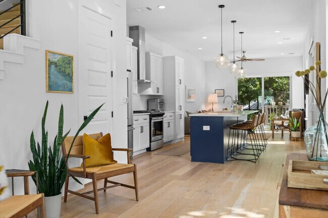 Building Photo - 1204 E 32nd St