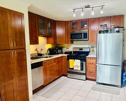 Building Photo - 6 Kenmar Dr