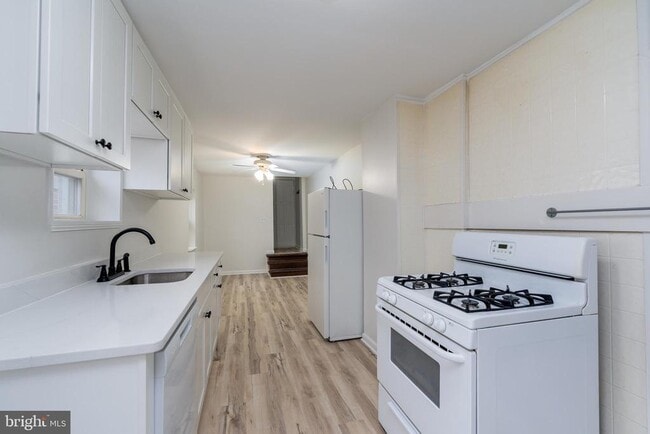 Building Photo - 1722 Eastern Ave