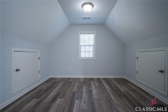 Building Photo - 168 Putters Dr