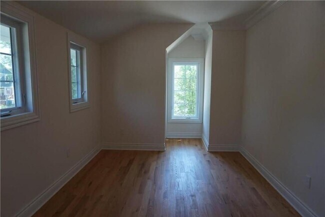 Building Photo - 203 Curry Ave