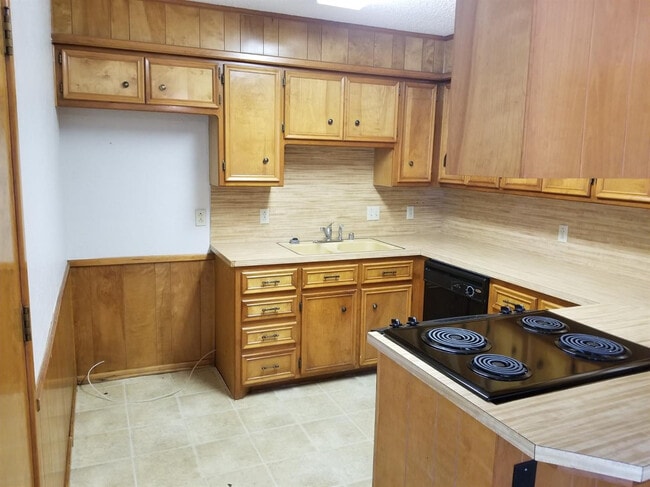 Building Photo - 7714 Albany Ave