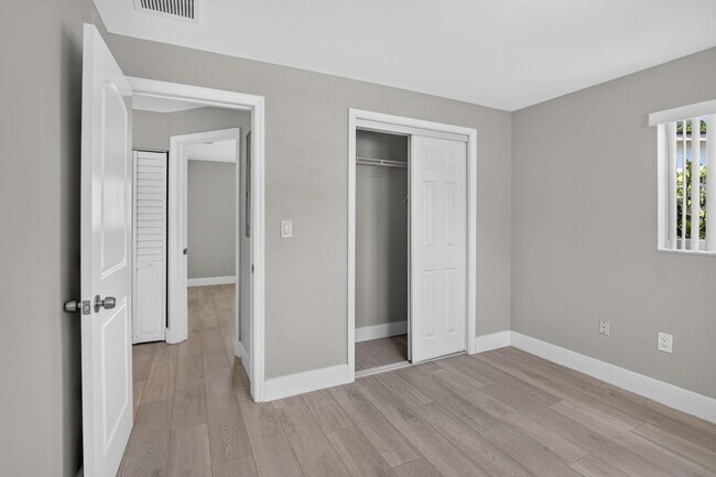 Building Photo - 6281 NW 14th Ct