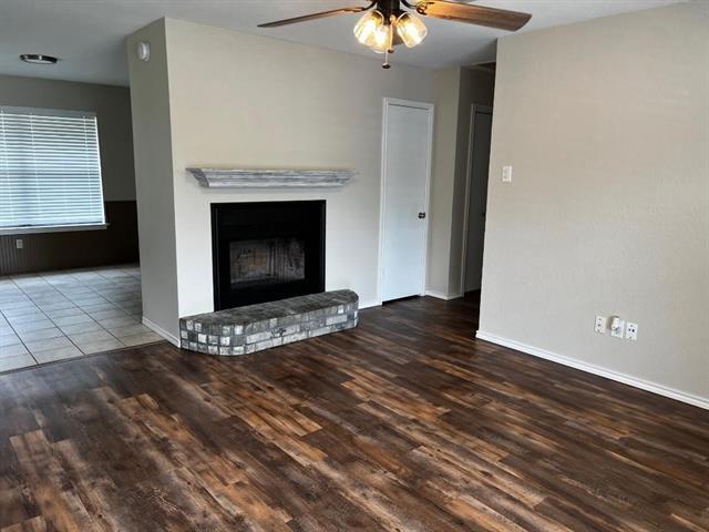 Building Photo - 713 E Avenue F