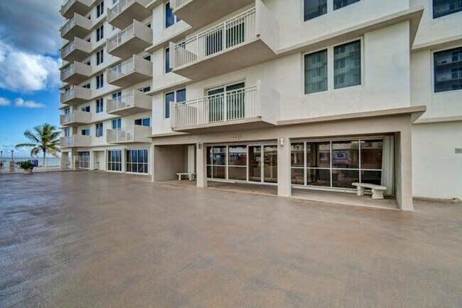 Building Photo - 3221 S Ocean Blvd