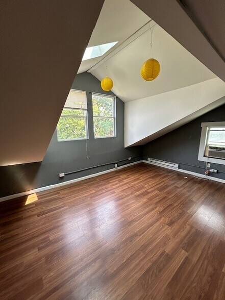 3rd flr bedroom - 22 W University Ave