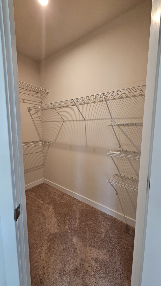 Building Photo - 549 Westport St