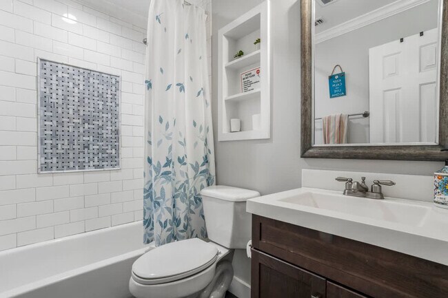 Building Photo - 9200 Pointe Aux Chenes Rd