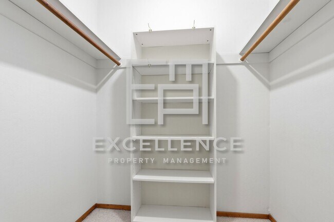 Building Photo - 94 Roxbury St