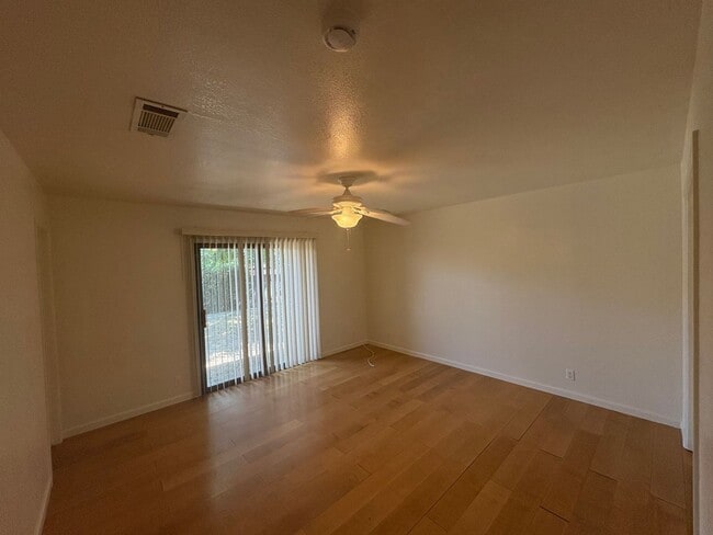 Building Photo - NW Reedley Home Near Shopping Center Rent ...