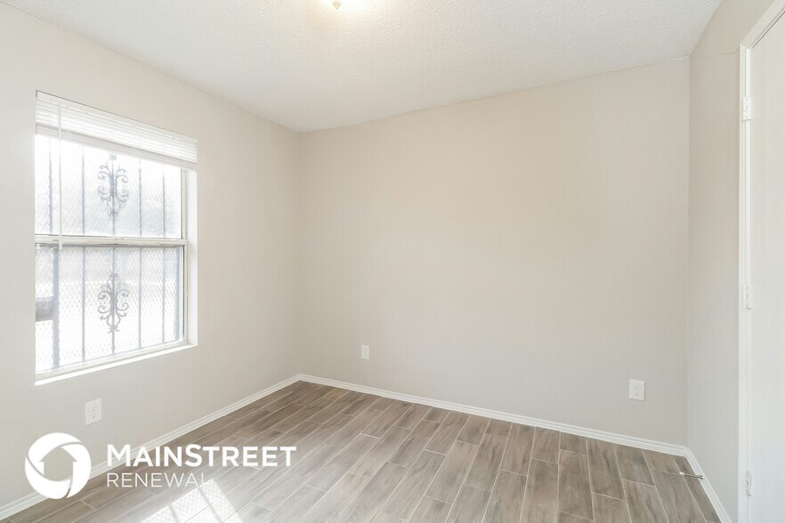 Building Photo - 735 Panola Dr