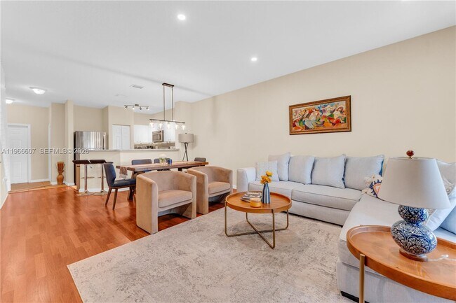 Building Photo - 8844 S Isles Cir