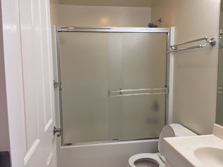 Hallway Bathroom - 654 N Santa Cruz Ave