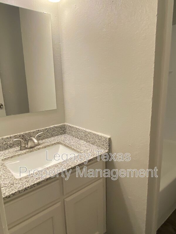 Building Photo - 1302 Berry Dr