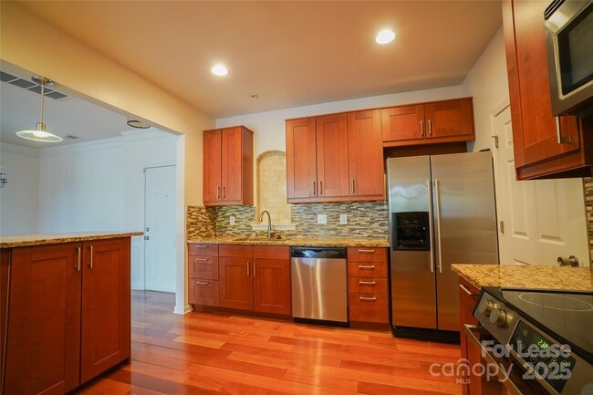 Building Photo - 14774 Via Sorrento Dr