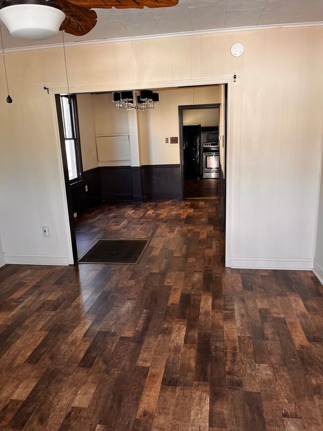 Building Photo - Spacious 3-Bedroom Home for Rent in Columb...