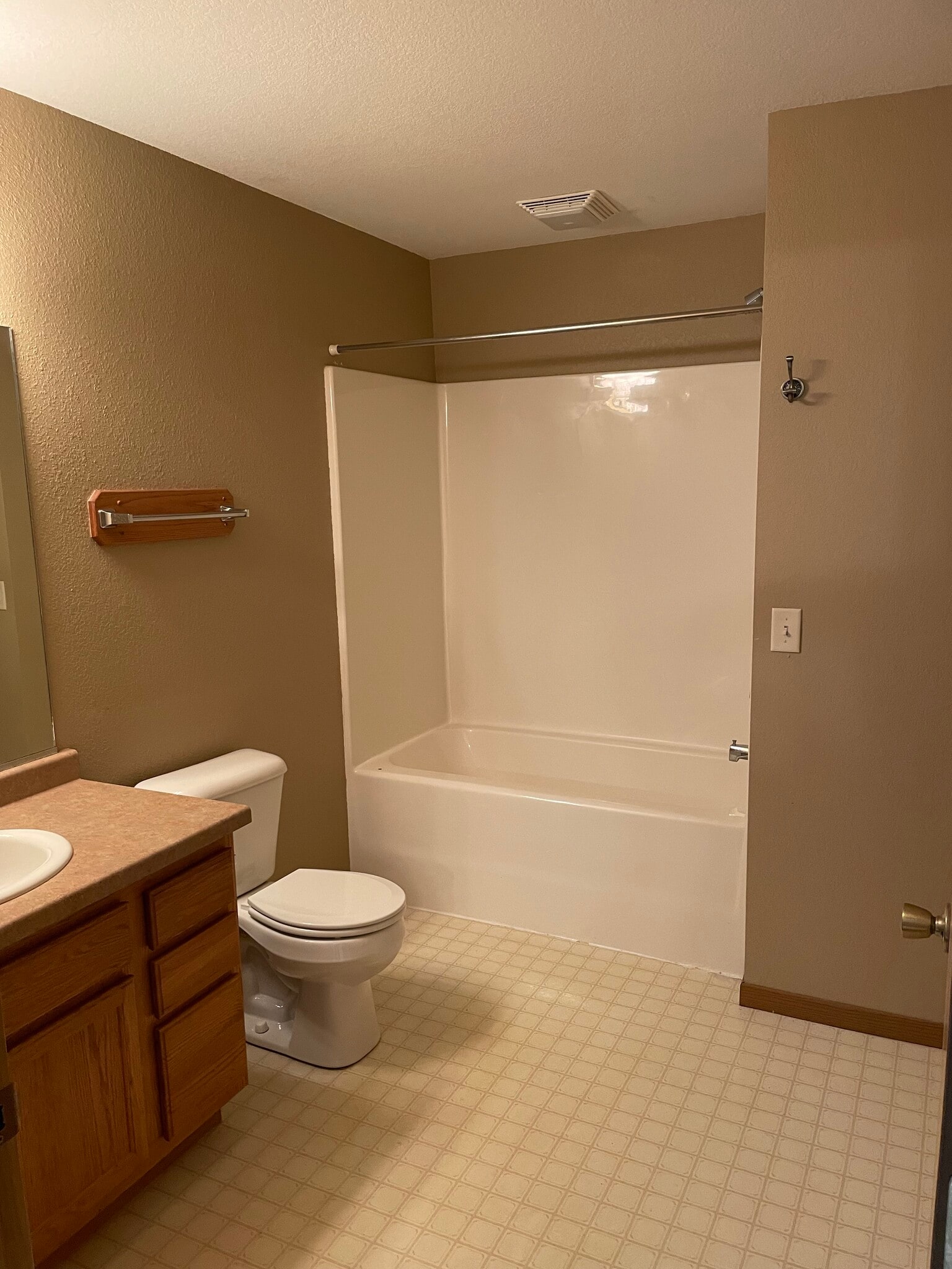 Bathroom - 320 24th Ave W