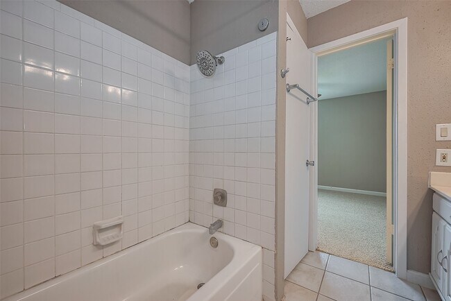 Building Photo - 6111 Beverly Hill St
