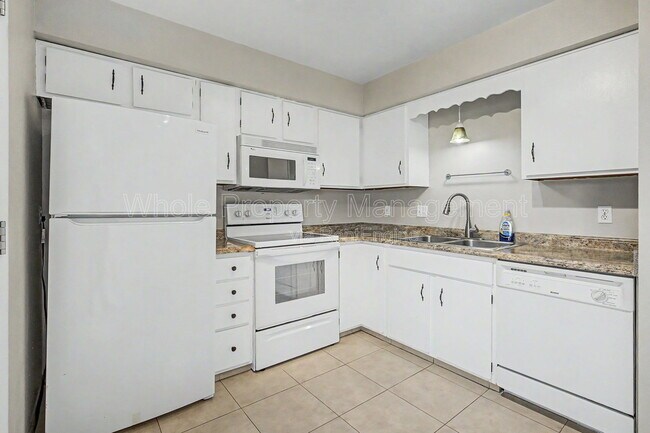 Building Photo - 8705 Santa Fe Dr