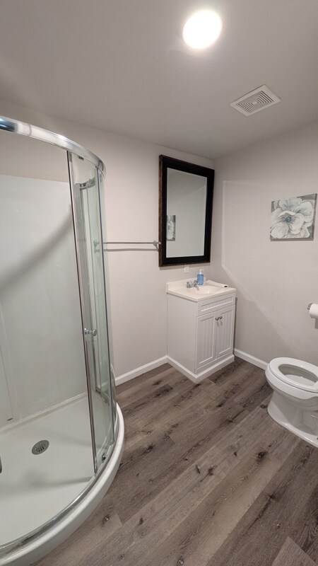 Building Photo - 1004 NE 28th St