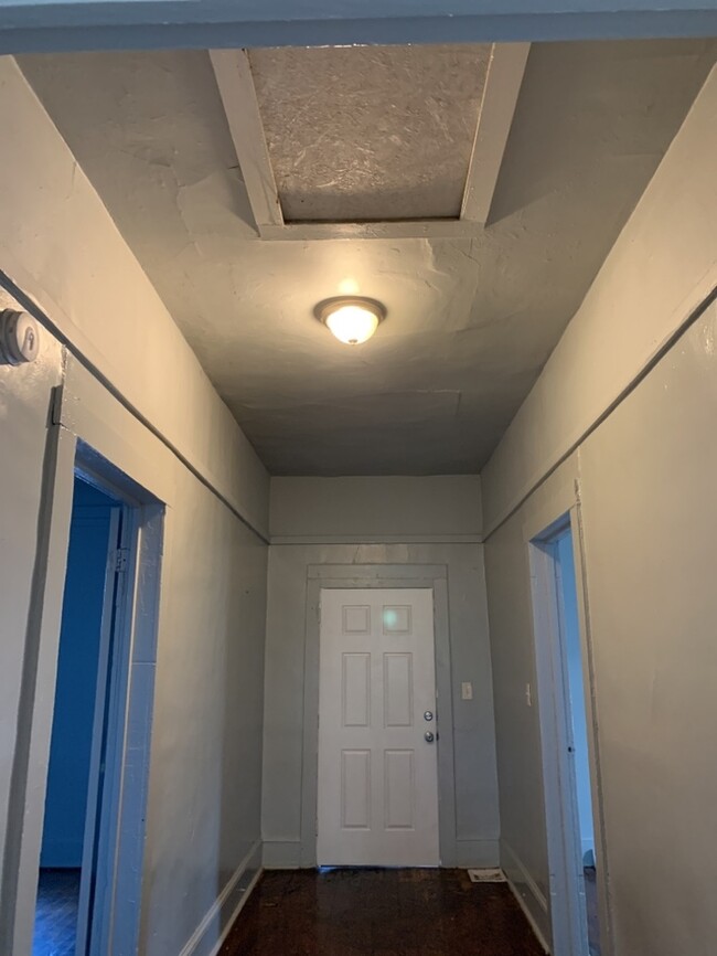 Building Photo - 916 2nd Ave