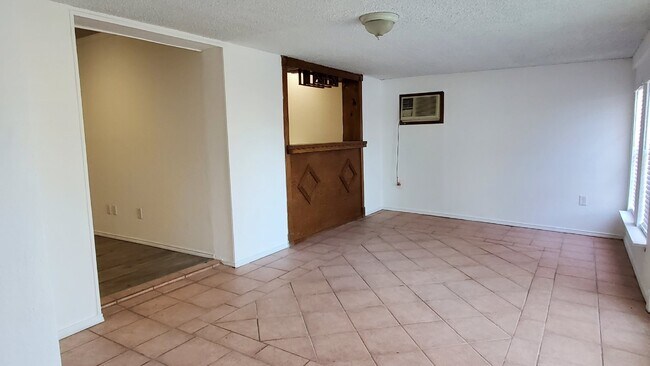 Building Photo - Ready to call home