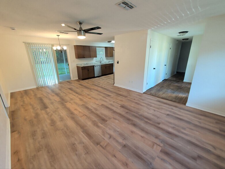 Building Photo - 9205 N Fawn Way