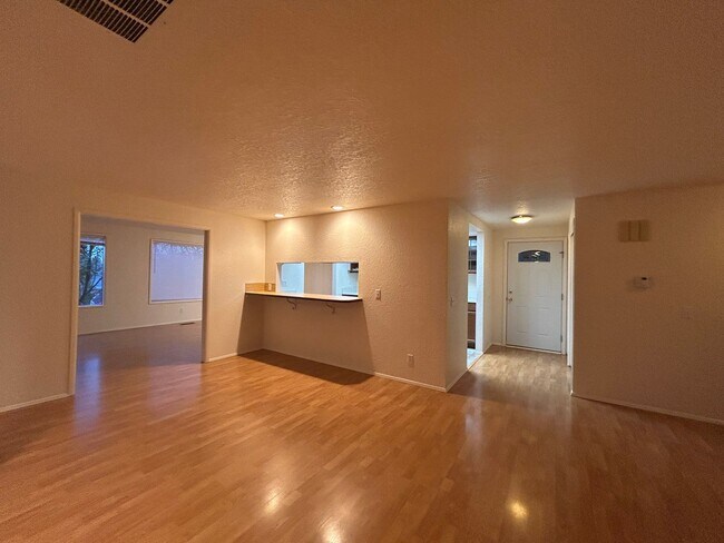 Building Photo - 5888 Shannon Ave