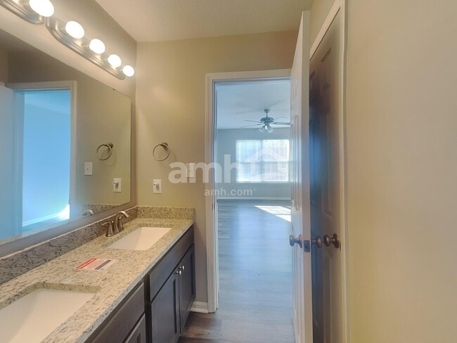 Building Photo - 9973 Waterside Dr