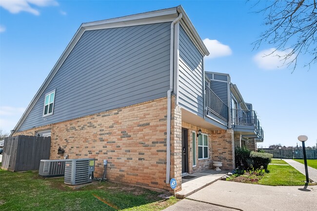 Building Photo - 1710 Good Day Dr