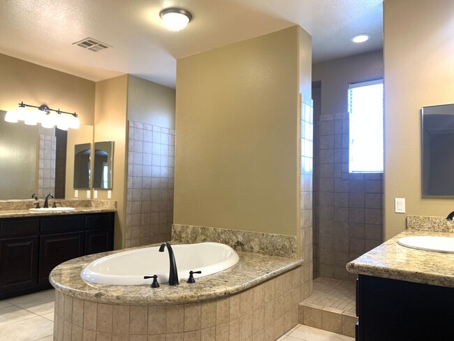 Building Photo - Four Bedrooms, Loft, and Downstairs Bedroo...