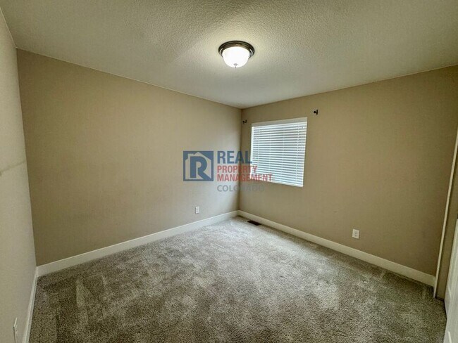 Building Photo - 16015 E Bolling Dr