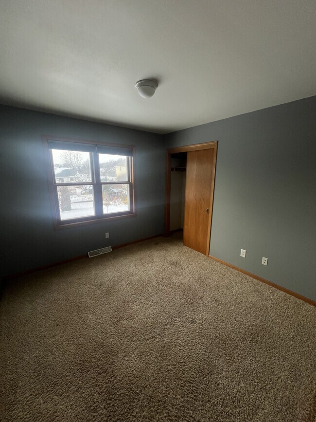 Building Photo - N6188 Shadybrook Ln