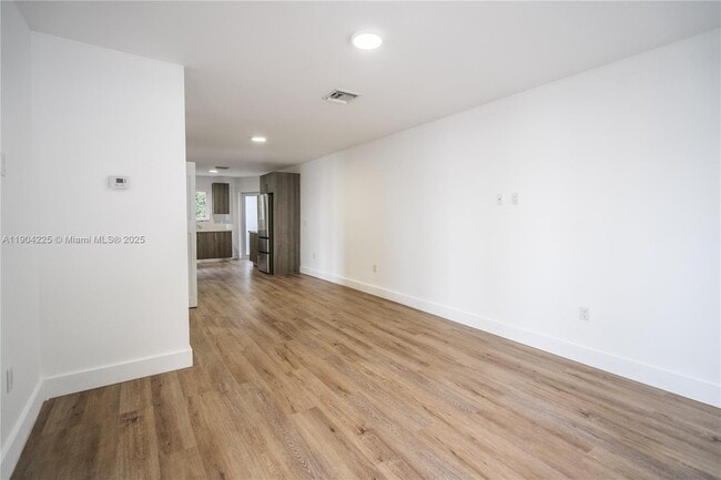 Building Photo - 1850 S Treasure Dr