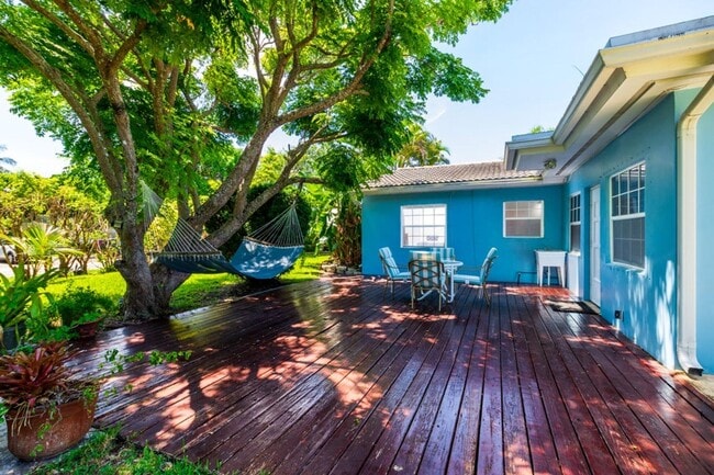 Building Photo - 145 SE 3rd Ave