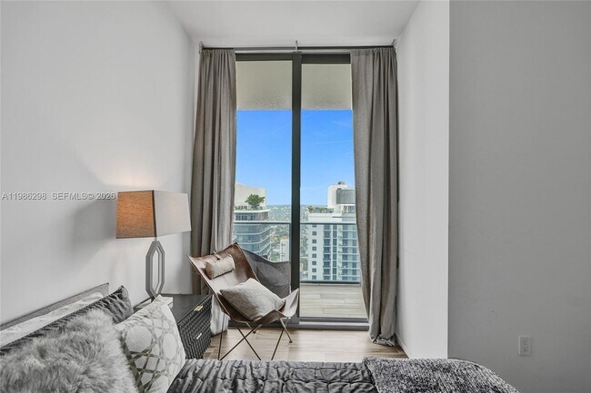 Building Photo - 801 S Miami Ave