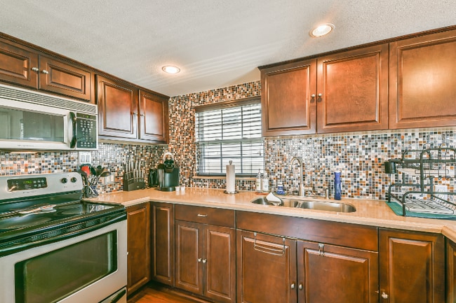 Building Photo - 3919 San Jacinto Dr