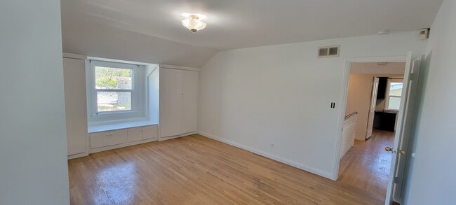 Building Photo - 661 Warner Ave