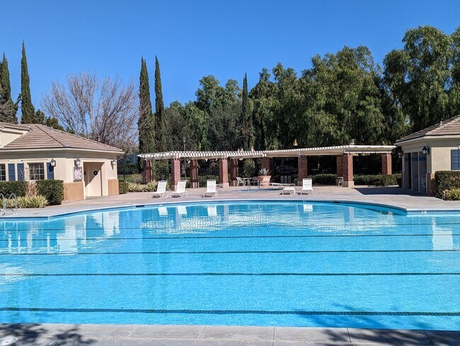 Building Photo - NATURE TRAIL CHINO  (5 BED, 2.5 BATH)