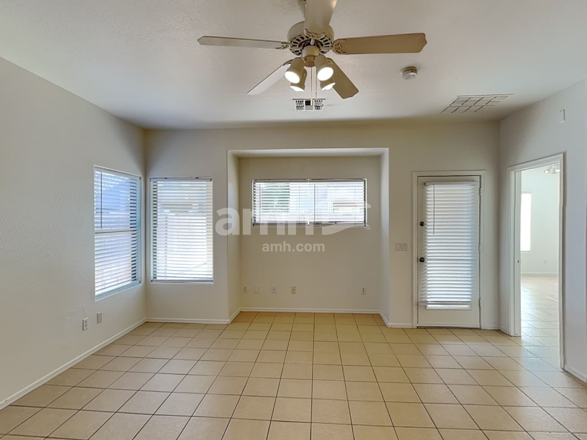 Building Photo - 8821 W Hilton Ave