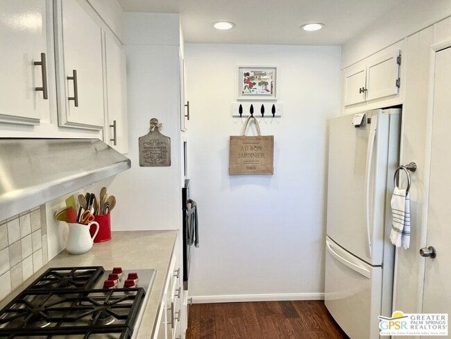 Building Photo - 73450 Country Club Dr