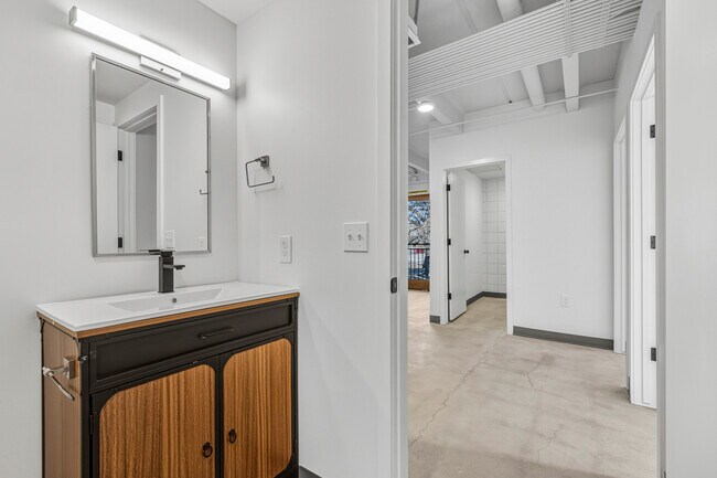 Building Photo - 415 S Weber St